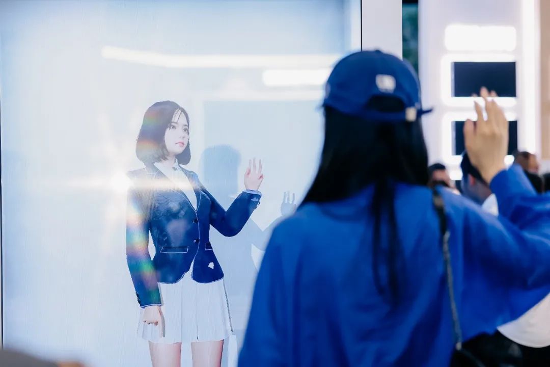 “AI+智能显示”引领未来 MG冰球突破官网新品InfoComm展大放异彩
