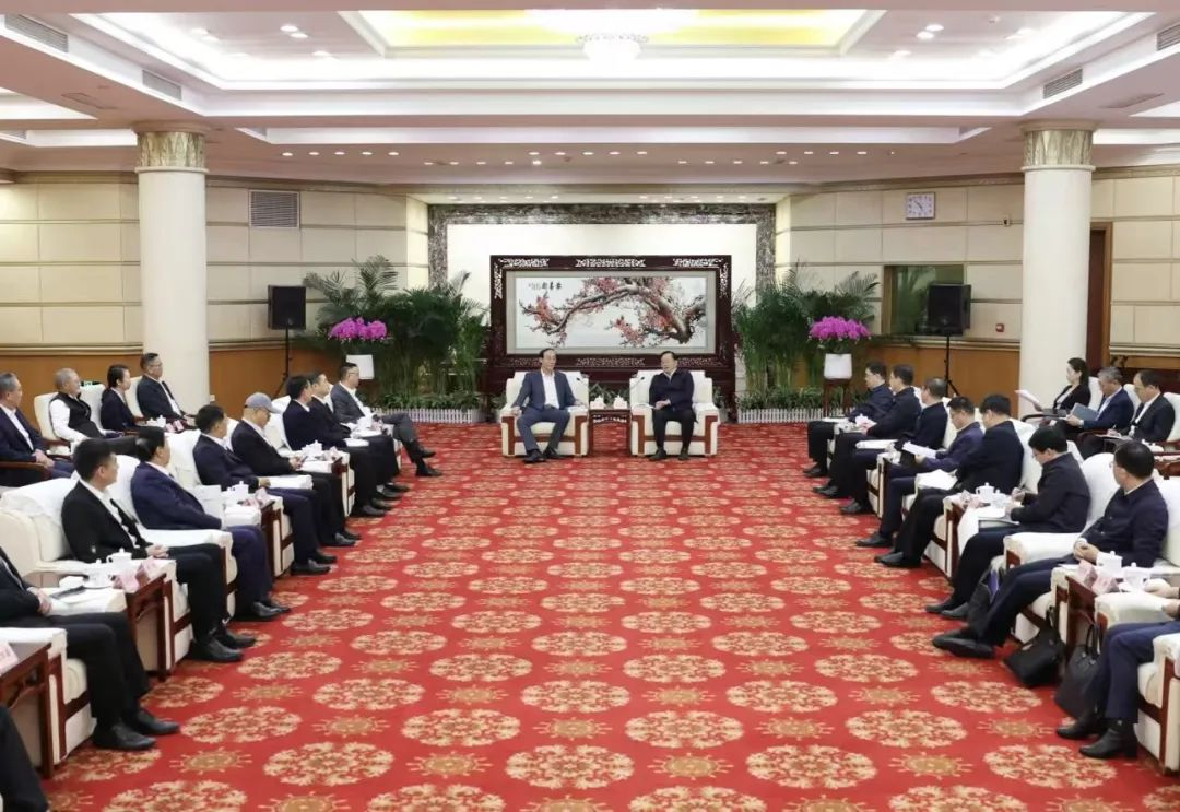 MG冰球突破官网集团董事长李军受邀出席华中科技大学第十六届企业家论坛，并发表演讲